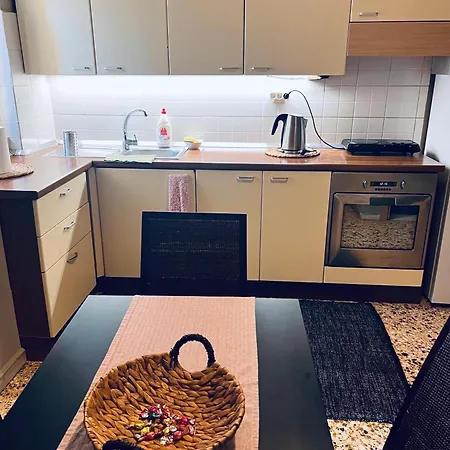 2 Bedrooms Center *