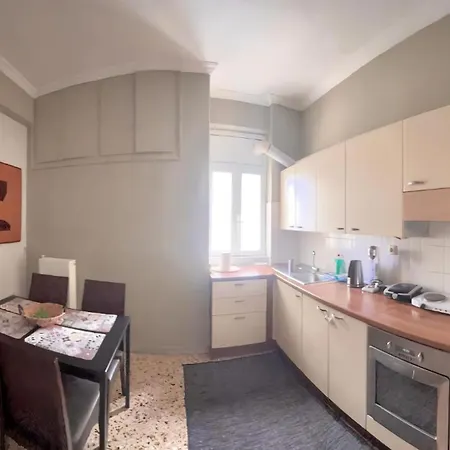 2 Bedrooms Center Lägenhet *