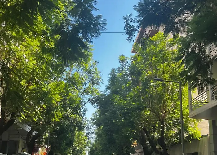 2 Bedrooms Center Apartment *